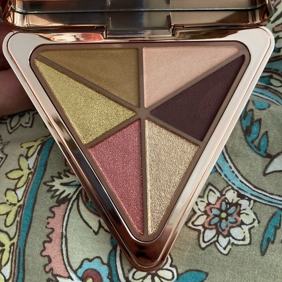 [ FINAL price! ] LYS Beauty Eyeshadow Palette in Empowered - Picture 1 of 2